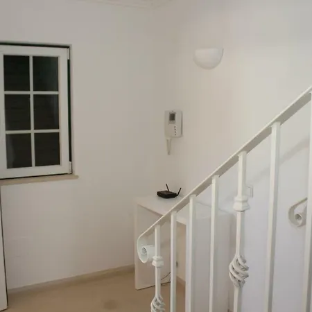 V2 X 阿尔布费拉